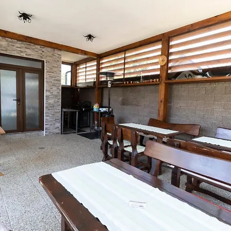 Drevenice Via Vitis Apartamento Podhájska